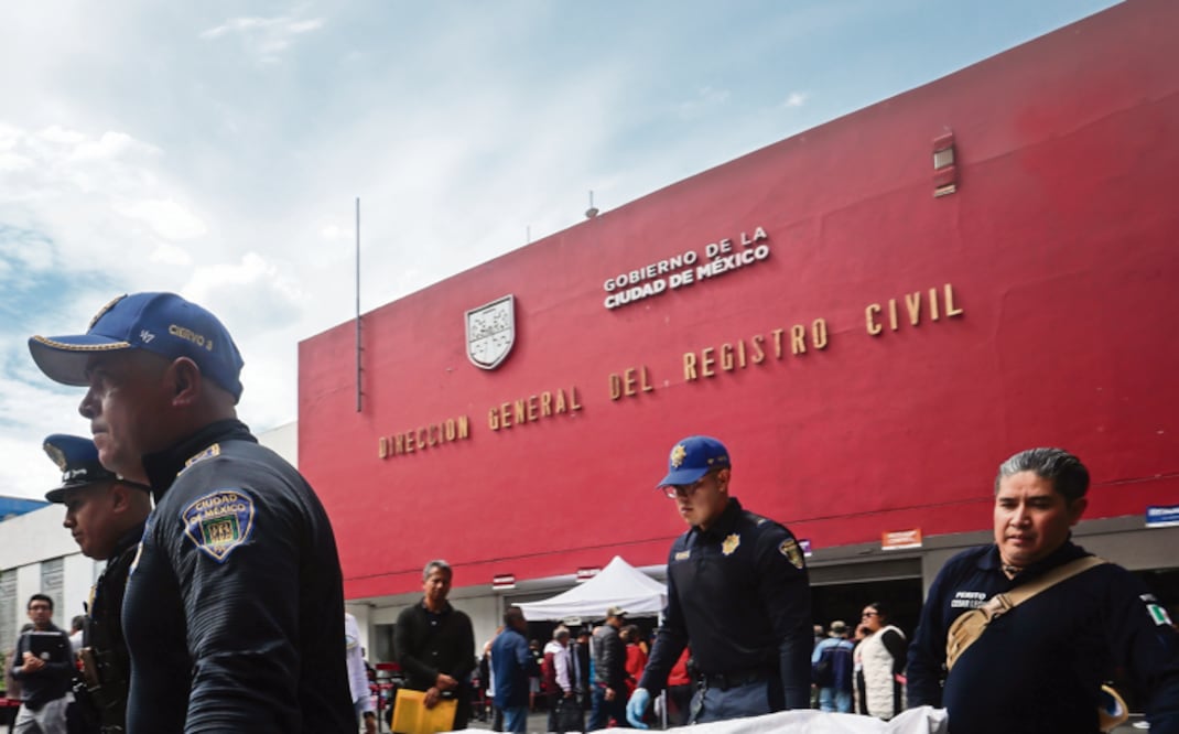 Abuelito muere mientras esperaba trámite en el Registro Civil, en la Doctores (Foto: Luis Camacho)