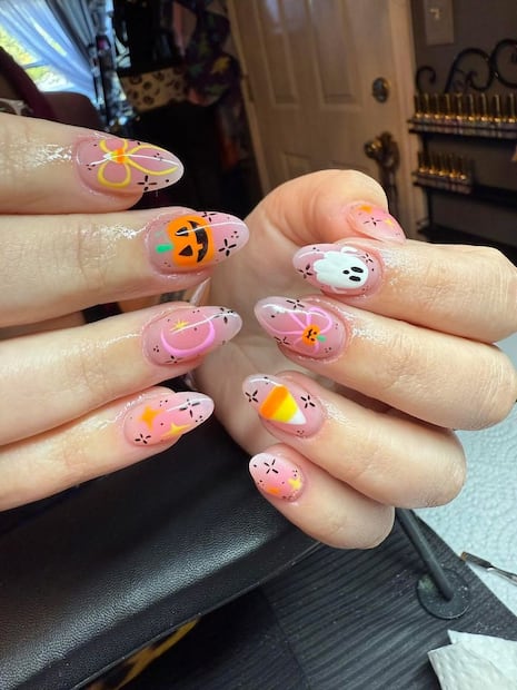 Las uñas spooky que serán tendencia este Halloween 2026
Foto: Pinterest