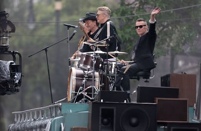 Bono y U2 aparecen en balcón de casa mexicana y fans enloquecen, en CDMX