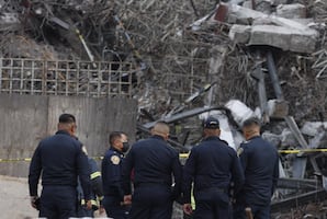Rescatan tercer cuerpo tras colapso de edificio en Calzada San Antonio Abad, continúan labores