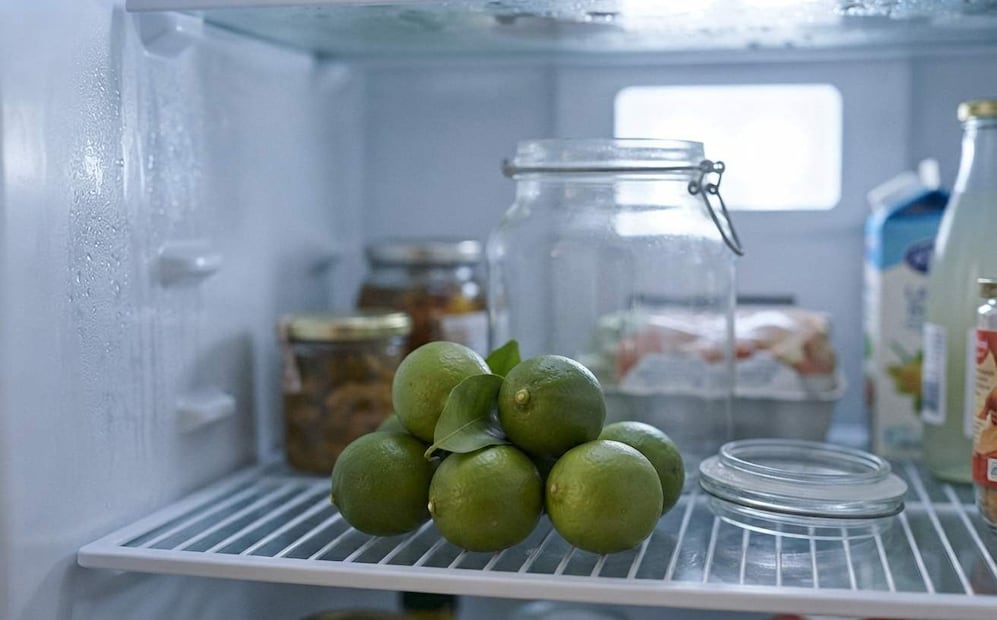 Guardar limones en aluminio no es recomendable, checa los riesgos. Foto: (IA)