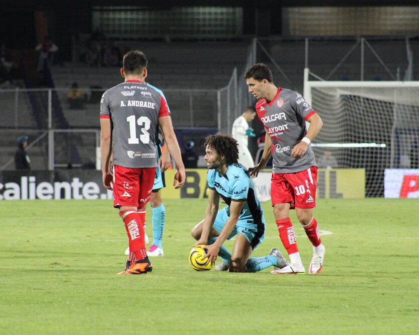 Pumas no aguantó la presión en casa y cedió el empate a Necaxa