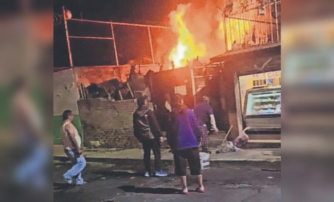 Foto: Especiales (Rescatan a 10 perritos de las llamas en incendio de Iztapalapa, 5 no sobrevivieron)