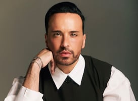 Apio Quijano se declara abiertamente gay frente al público  