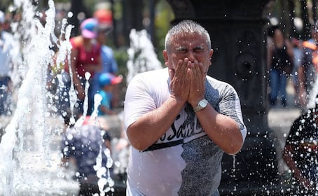 Semana Santa 2026: ¿Cuál es el origen de mojarse en sábado de Gloria? 