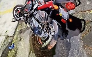 Motociclista muere al chocar con un tráiler en Neza, iba a exceso de velocidad