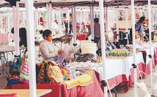 La romería de fin de año se instala en el Zócalo: Artesanos inician ventas tras el "no" a Reforma