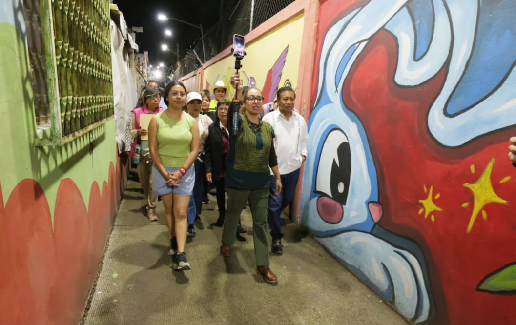 Ecatepec transforma callejón inseguro de Jardines de Santa Clara en Sendero Seguro (Foto: Especial)