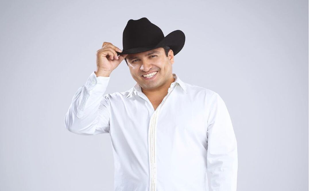 Julión Álvarez cae de sorpresa en una fiesta para hacer fuerte reclamo, esto pasó