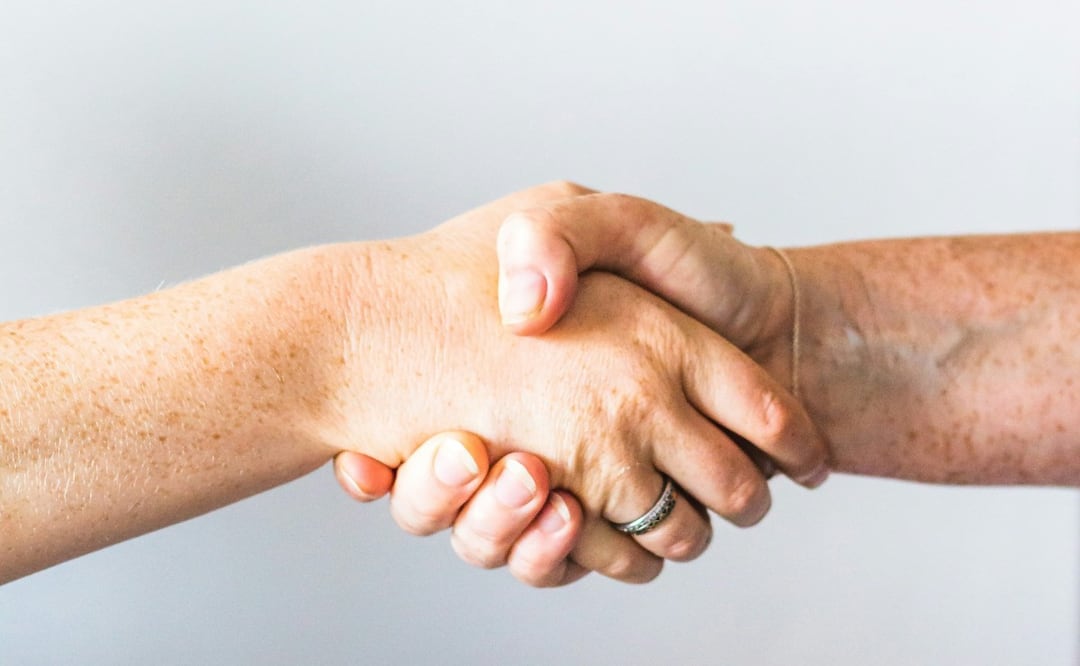 Fortalecer alianzas para dar beneficios a comerciantes fijos y ambulantes ¿cuáles son?