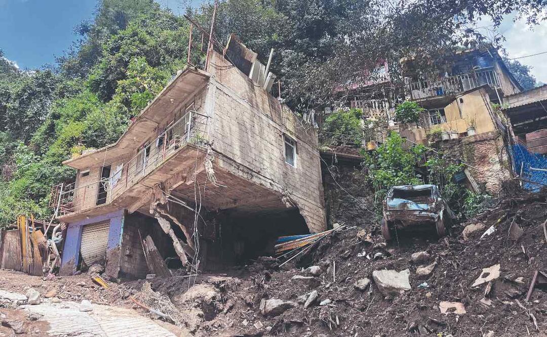Sigue búsqueda de Don Silvino, sepultado por un deslave en Jilotzingo