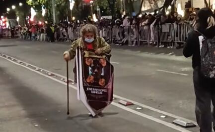 Madre busca a su hijo desaparecido durante la Mega Procesión de Catrinas en la CDMX