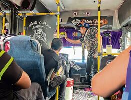 Nueva tarifa, mismas fallas: Desorden en microbuses y combis de la CDMX