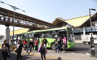 Colapsa movilidad por cierre de la Línea B, hasta una hora para subirse a un RTP