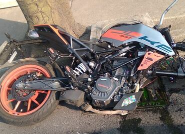 Biker muere al derrapar en Constituyentes; accidente colapsa vialidad en CDMX