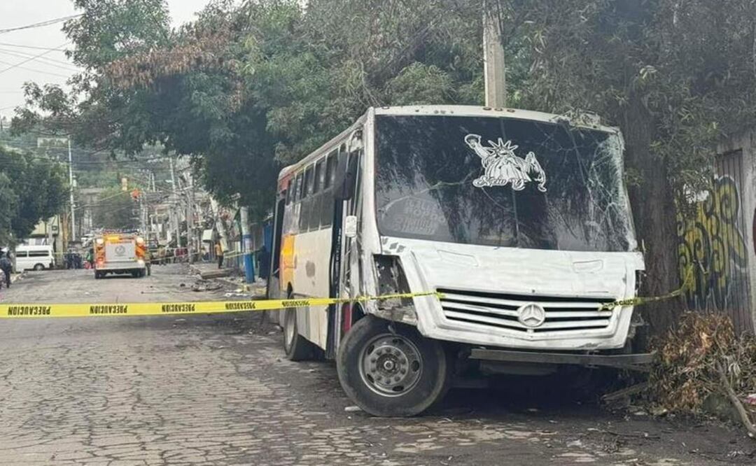 Pasajero se avienta de camión sin frenos y cae directo a la muerte, en Chimalhuacán