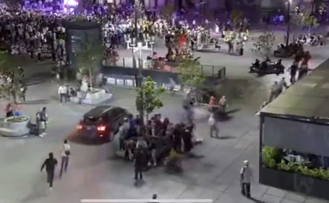 Sujeto intoxicado roba camioneta y arrolla a multitud frente a la catedral de Guadalajara 