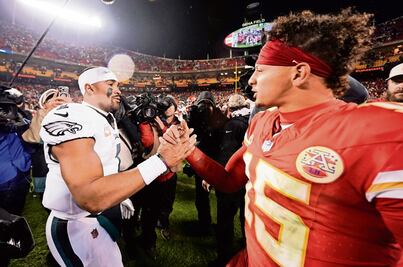 Mahomes y Hurts vivirán un nuevo episodio de rivalidad en el SB