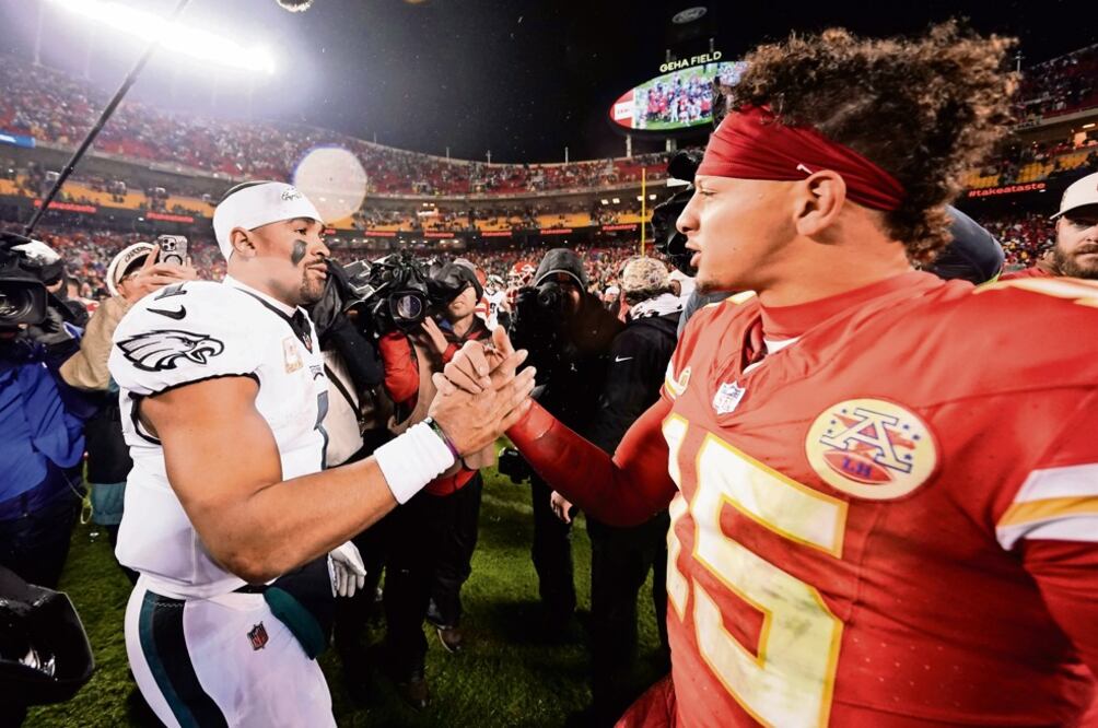 Jalen Hurts y Patrick Mahomes