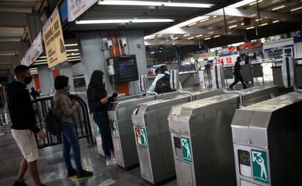 Metro CDMX: Captan a hombre realizando acto indebido dentro de un vagón