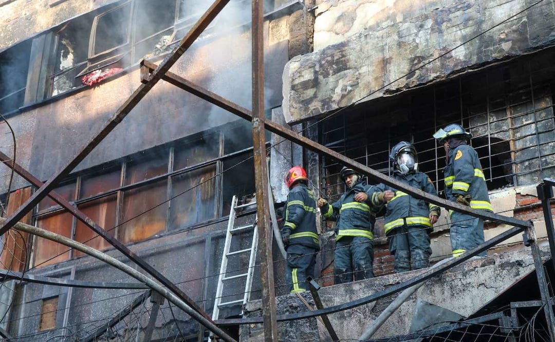 Foto: Cuartoscuro (Los rostros del deber: Así fue el rescate de familias en el incendio del Mercado de Sonora )