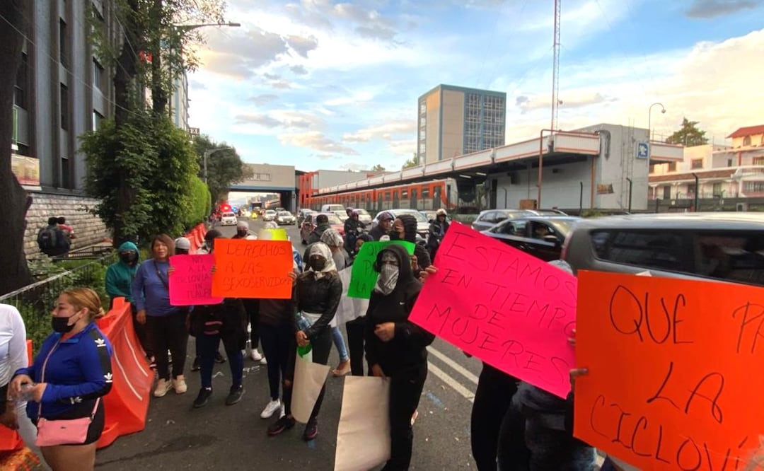 Foto: Valente Rosas (¿Por qué trabajadoras s3xu4les protestan vs ciclovía sobre Calzada de Tlalpan?)