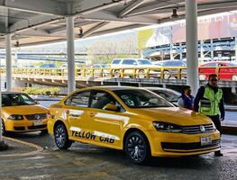 Taxistas del AICM exigen igualdad ante apps de transporte, rumbo al Mundial 2026