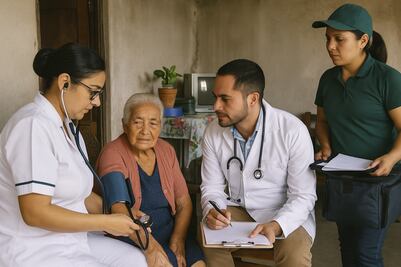 ¿Cómo funciona el programa “Salud casa por casa” y qué beneficios ofrece a los adultos mayores?