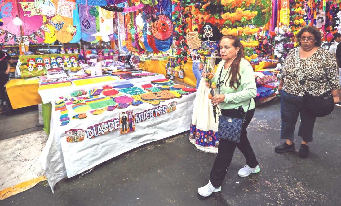 Foto: Luis Camacho (Día de Muertos 2025: ¿Cuánto cuesta poner una ofrenda? Compradores responden)