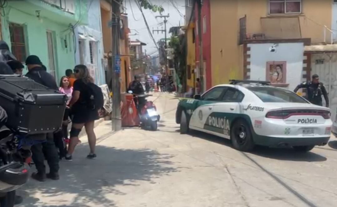 Asesinan a tiros a un hombre en la Álvaro Obregón mientras cambiaba su llanta
