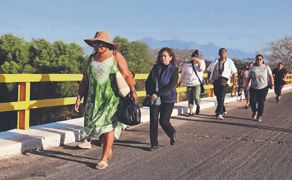 Autoridades evalúan demoler puente dañado en Puerto Vallarta tras ataques de presuntos integrantes del CJNG
Imagen: Juan Carlos Williams
