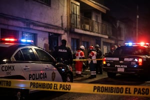 Criatura de 27 años se avienta de su edificio tras ser encontrado por su papá drogándose: Termina mal