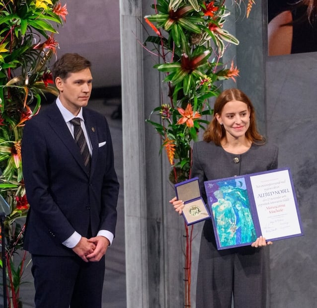 Foto: AFP (Hija de María Corina Machado recibe el Premio Nobel en representación de su madre)