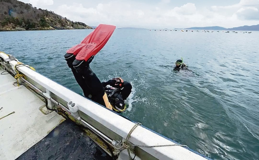 Yasuo Takamatsu ha convertido las profundidades del mar en el lugar donde siente más cerca a su esposa desaparecida. Foto: BBC Mundo