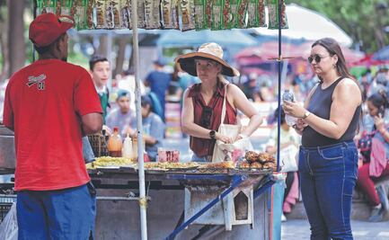 Carísima la comida callejera en la Alameda Central, extranjeros sienten que se manchan con ellos