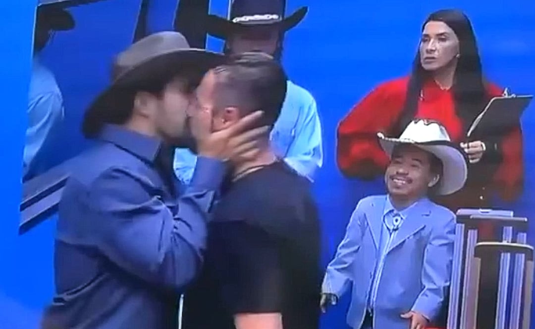 Foto: X (Guana le planta beso a Shiky en LCDLFM3: ni Ricardo Peralta se atrevió a tanto )