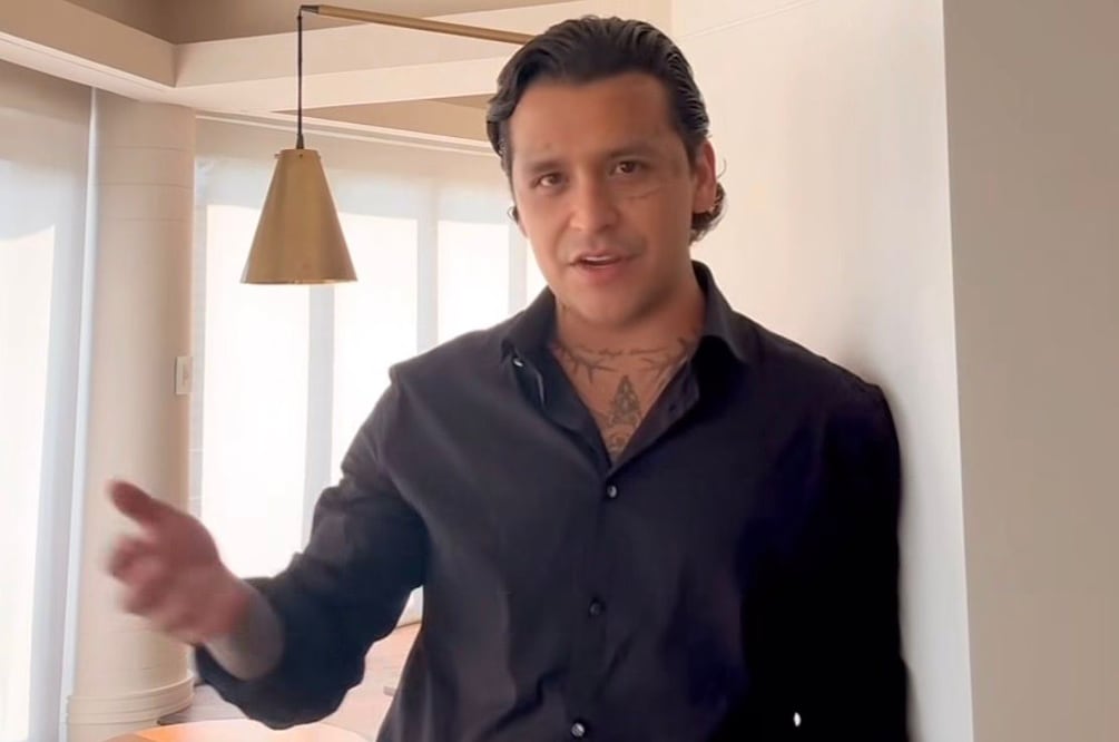 Christian Nodal se liga a reportera en plena entrevista