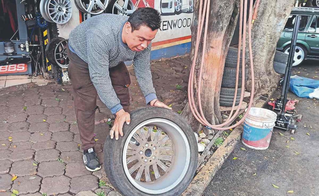 Costos de reparación por caer en un bache. Foto: (Gisela González. El Gráfico)