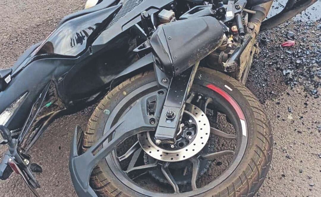 Foto: Especiales (En Valle de Chalco dan de baja a policía en su motocicleta)