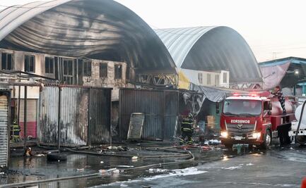 Incendio en la Central de Abastos de este domingo deja un bombero herido 