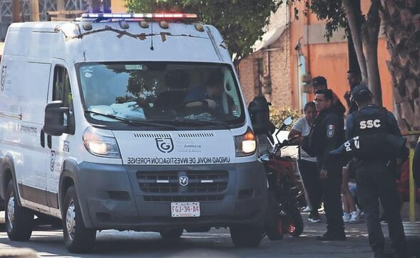 Misterioso crimen en la Venustiano Carranza: Hallan a pareja muerta en el baño de su hogar