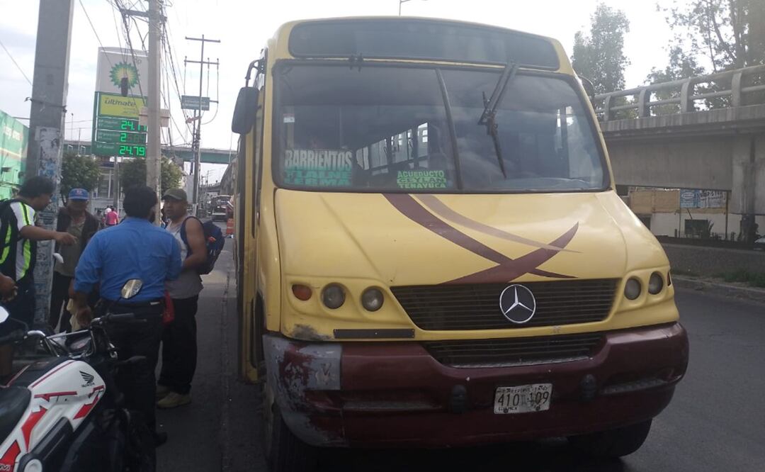 A joven le aplasta la cabeza un camión de transporte público y muere, en Ecatepec