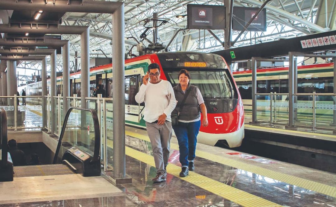 Foto: Santiago Reyes (Tren “El Insurgente”: Usuarios destacan beneficios, pero también molestias del servicio)