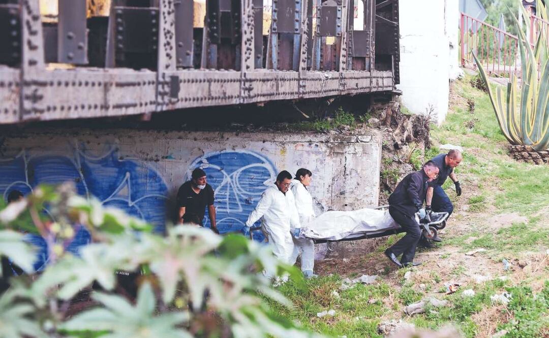 Localizan cuerpo agusanado en Ecatepec, debajo del Puente de Fierro