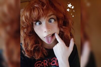 Influencer causa polémica por pedir costosos regalos a fans: De croquetas a cámara de más de 120 mil pesos
