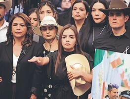 Viuda de Carlos Manzo asume la presidencia de Uruapan y promete seguir su lucha