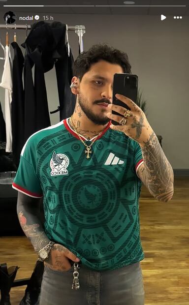 Christian Nodal presumiendo jersey del Tri (Foto: Captura de video Instagram)