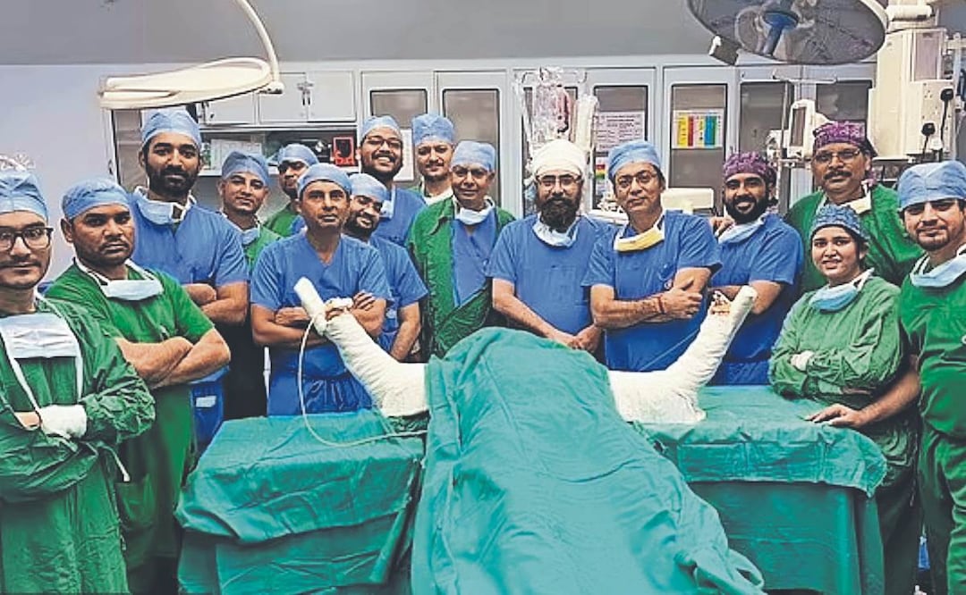 Artista que se quedó sin brazos podrá volver a pintar gracias a un trasplante