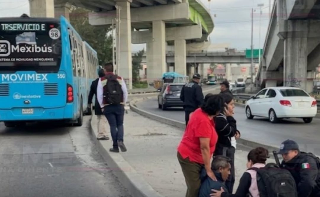 ¡Peligro en Avenida Central! Mexibús atropella a peatón que intentaba cruzar, en Ecatepec (Foto: Especial)