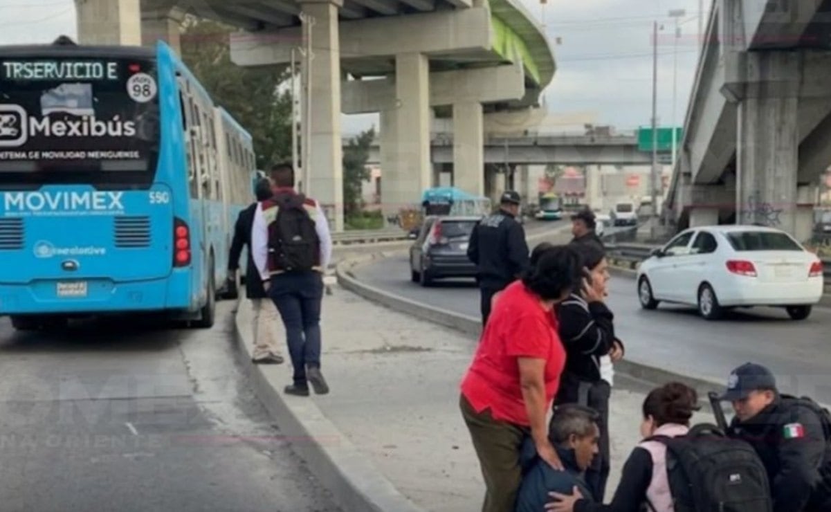 ¡Peligro en Avenida Central! Mexibús atropella a peatón que intentaba cruzar, en Ecatepec